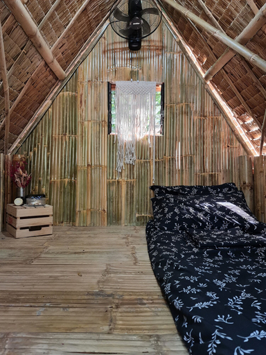 Bedroom, MoRue's Den, Mabini