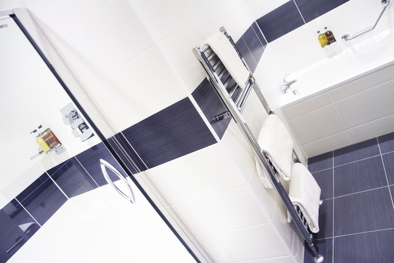 Bathroom 4, The Royal Scots Club Edinburgh, Edinburgh
