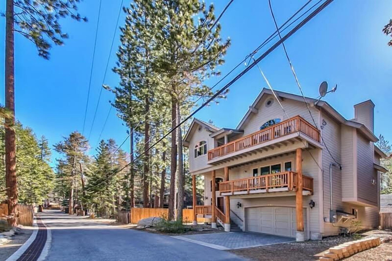 Exterior & Views, Lv12: Luxury Villa Walk to the Beach, Douglas