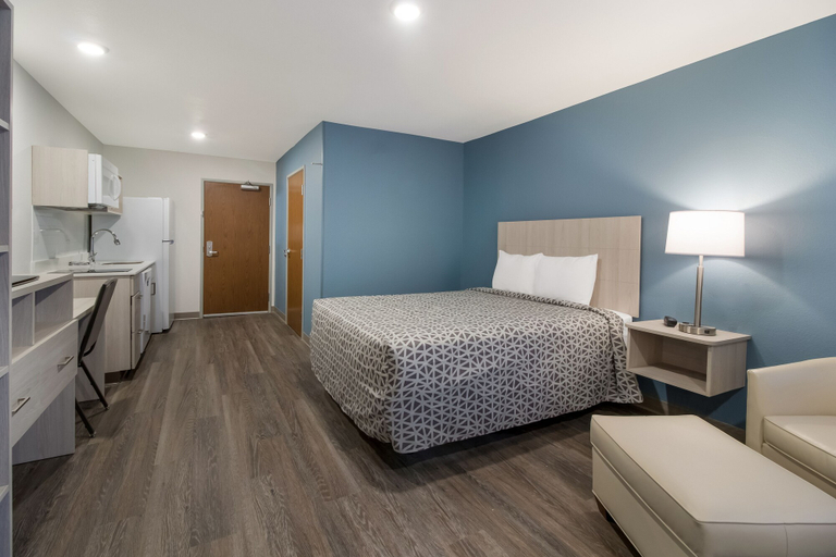 Bedroom 4, Woodspring Suites Detroit Sterling Heights, Macomb