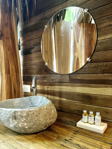 Bathroom 4, Buena Onda, Puntarenas