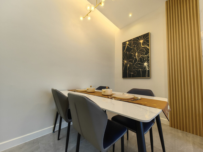 Dining Room 10