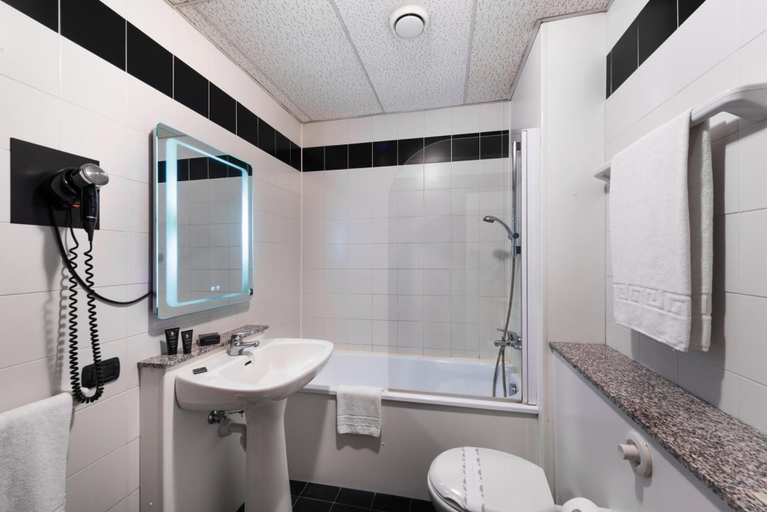 Bathroom 5, JR Hotels Bologna Amadeus, Bologna