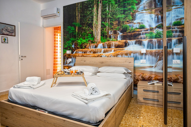 Bedroom 4, B&b-apartment-sleeps3-parking-balcony-petfriendly, Napoli