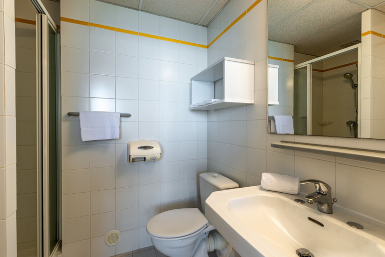 Bathroom 3, Hotel Belambra Propriano Arena Bianca, Corse-du-Sud