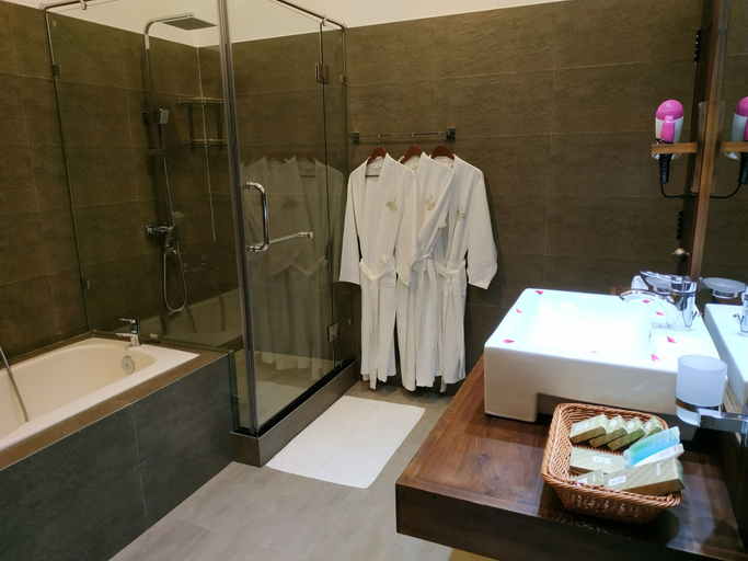 Bathroom 3, Sigiriya Cashew Palace Resort, Dambulla