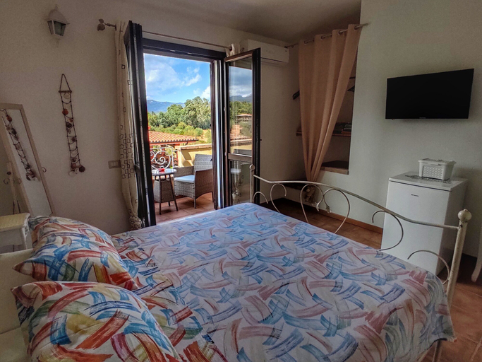 Bedroom 3, STELLA DORADA VACANZE BEDROOMS, Cagliari