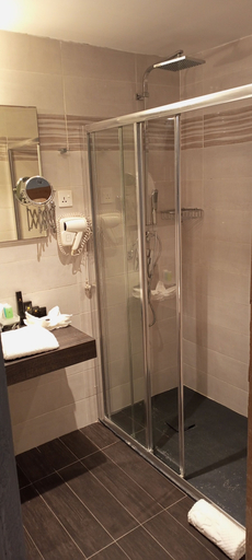 Bathroom 4, Platinum Cocotiers Hotel, Wouri