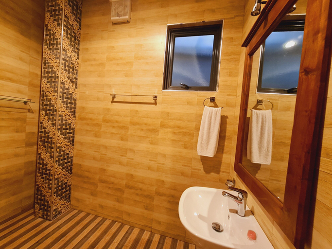 Bathroom 4, Top Rich Hotel Nuwara Eliya, Nuwara Eliya