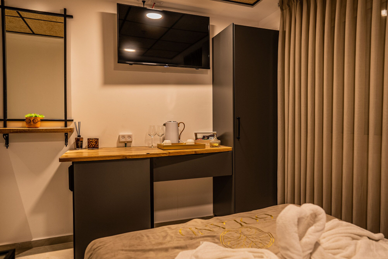 Bedroom 4, Goland Hotel