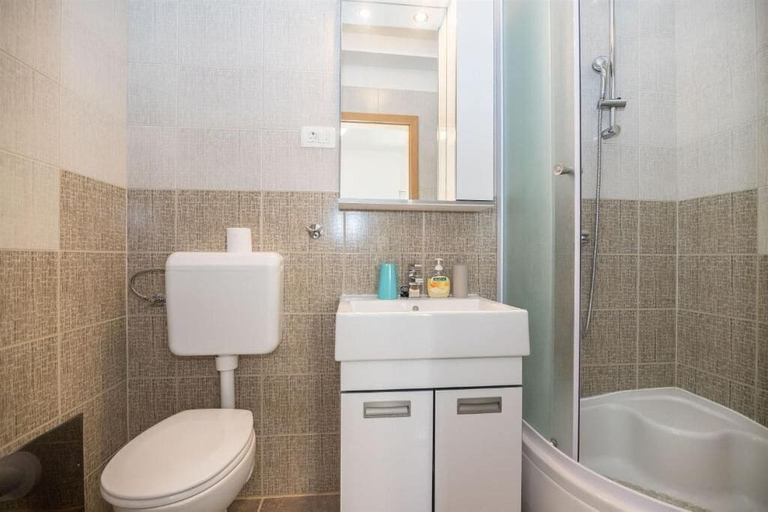 Bathroom 4, Apartments Djani, Omiš