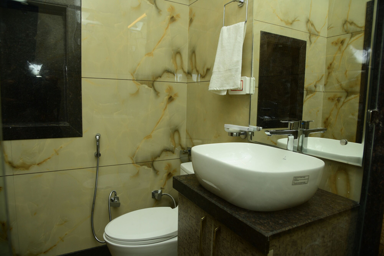 Bathroom, Naini Hill Inn, Nainital