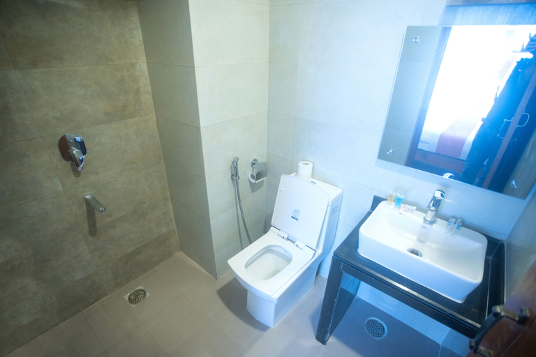 Bathroom 4, Hotel Lake Himalaya, Gandaki
