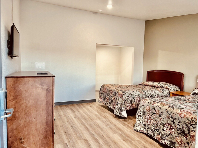 Bedroom 4, The Express Inn, Montgomery