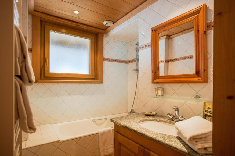 Bathroom 5, Chalet Hôtel Hermitage - Hotel Chalet de Tradition, Haute-Savoie