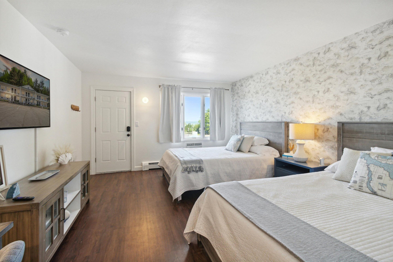 Bedroom 2, Bay Inn of Petoskey, Emmet