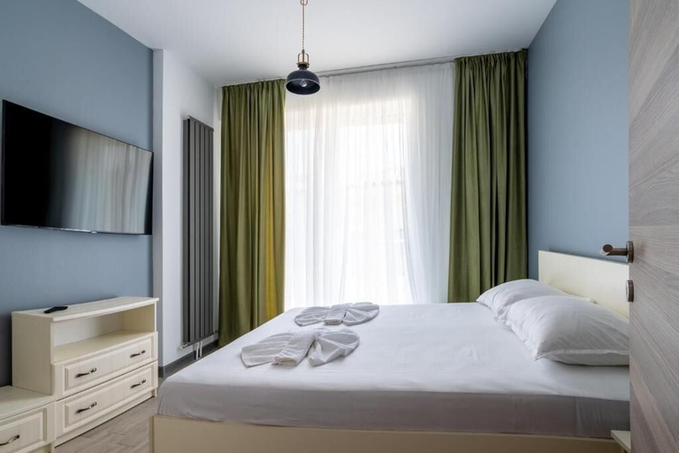 Bedroom 2, Miramare Alezzi, Navodari