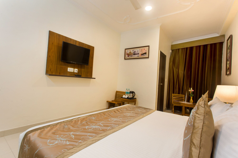Bedroom 2, Hotel Earth, Delhi