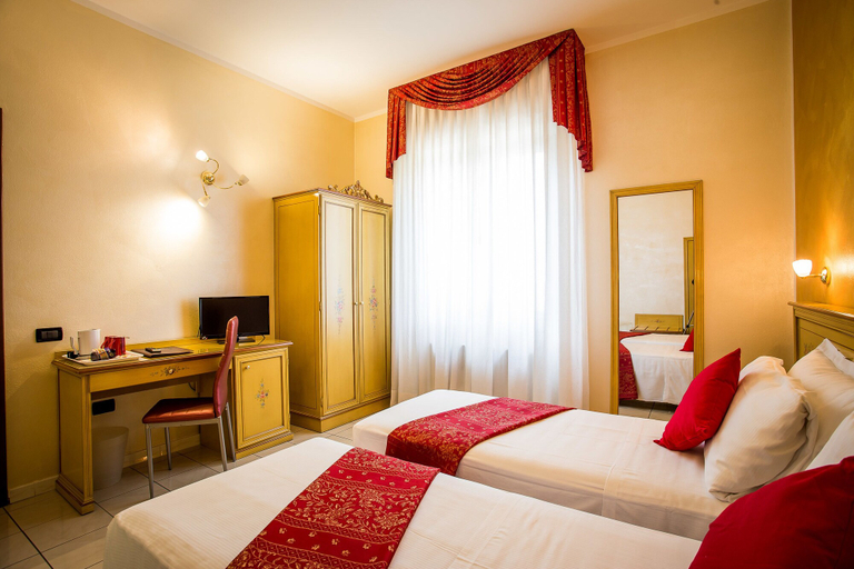 Bedroom 4, Piccolo Hotel Nogara, Verona