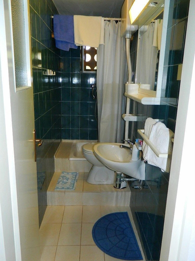 Bathroom 4, Apartments and Rooms Darinka, Jelsa