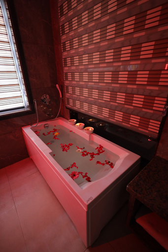 Bathroom 3, Hotel Taj Crown Plaza, Agra