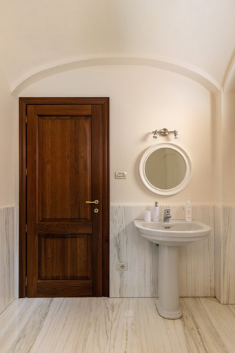 Bathroom 4, Strada Maggiore Apts by Wonderful Italy, Bologna