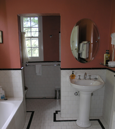 Bathroom 5, Silvermere, Blue Mountains