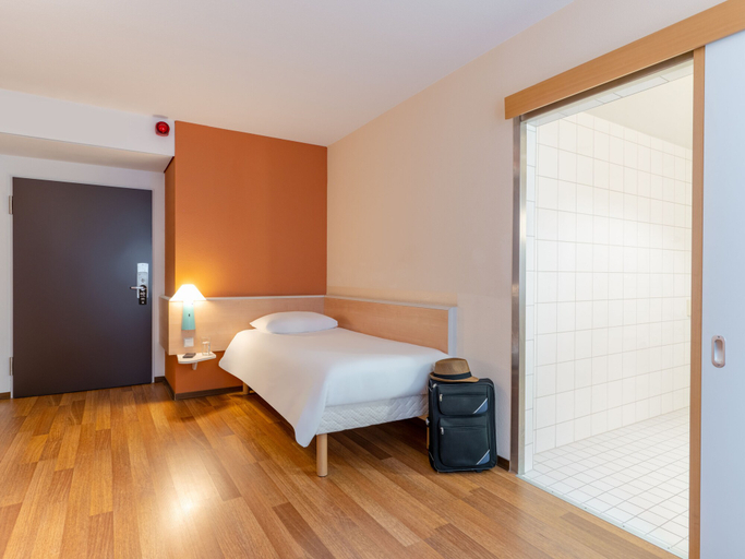 Bedroom 4, ibis Stuttgart Centrum, Stuttgart