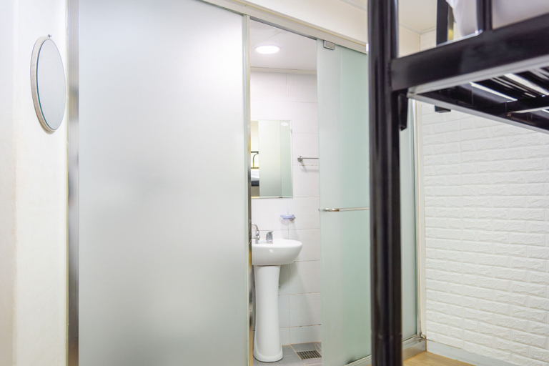 Bathroom 5, 24 Guesthouse Dongdaemun Market, Jongno