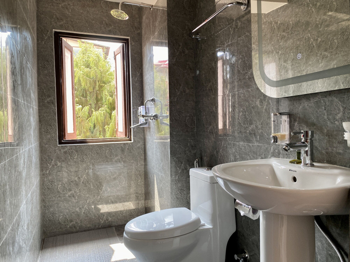 Bathroom 4, Hotel Pala, Bagmati