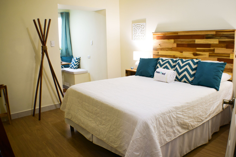Bedroom 2, Hostted, Flores