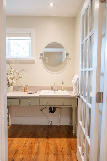 Bathroom 4, Kelowna Bed & Breakfast (CHATHAM HOUSE), Central Okanagan