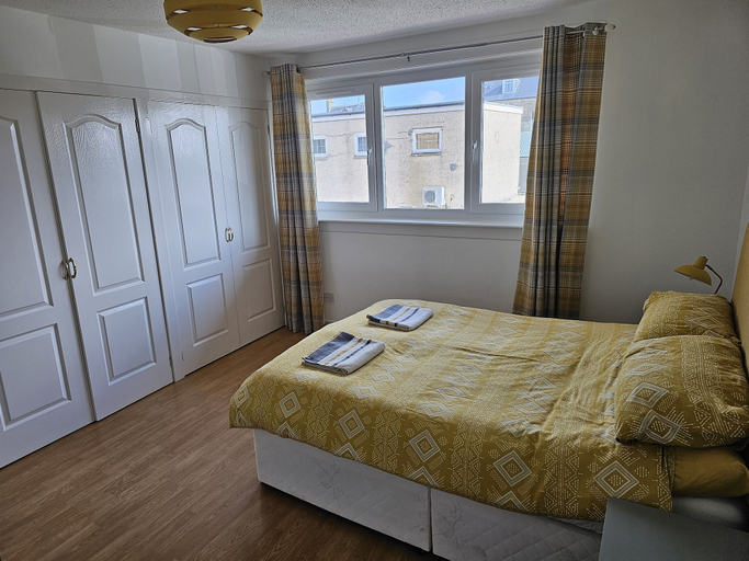 Bedroom 2, Snug - Colquhoun Square Apartment, Argyll and Bute