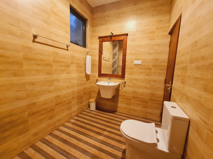 Bathroom 5, Top Rich Hotel Nuwara Eliya, Nuwara Eliya