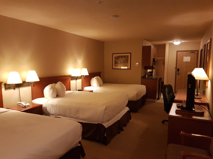 Bedroom 3, Super 8 by Wyndham Fort Nelson BC, Northern Rockies