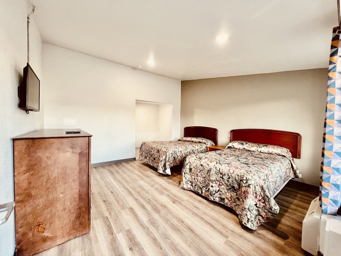 Bedroom 2, The Express Inn, Montgomery