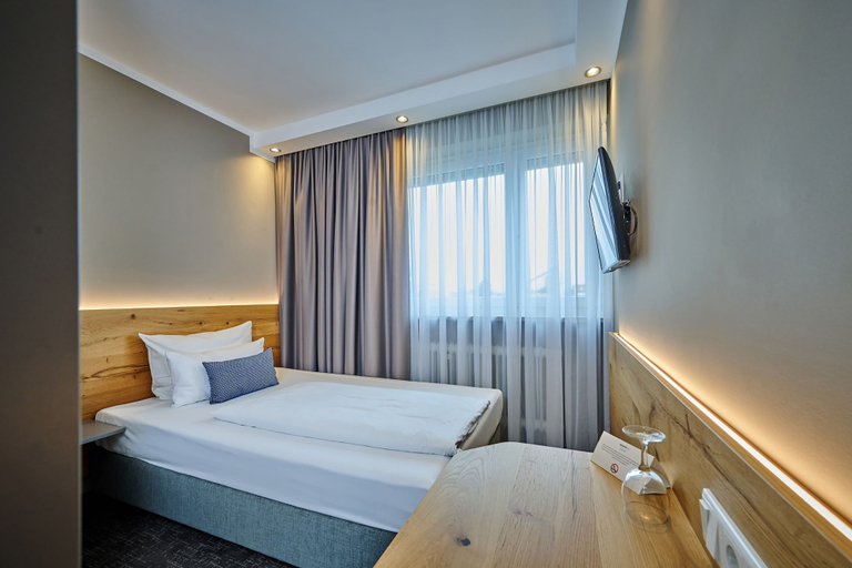 Bedroom 4, Hotel Westend, Nürnberg