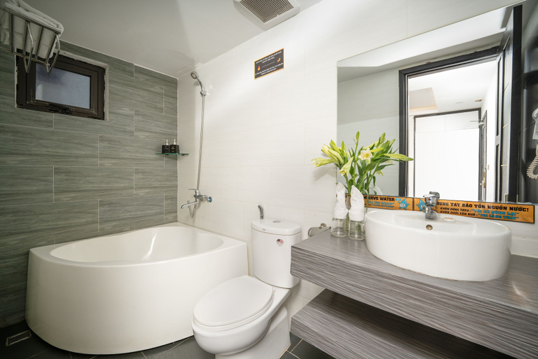 Bathroom 5, Hanami Hotel Danang, Da Nang