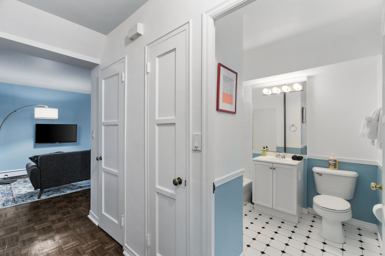 Bathroom 4, Studio in the heart of Seattle, Seattle