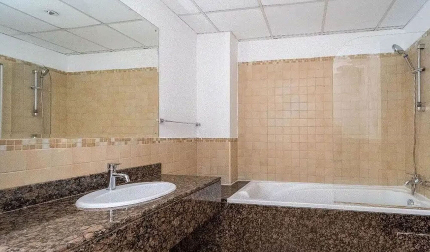 Bathroom 4, Spacious 2 bedroom with Amazing Marina View Rimal JBR, Dubai