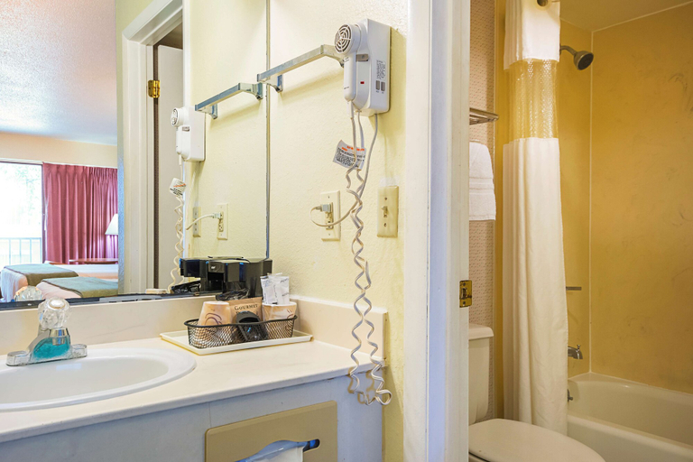 Bathroom 4, Americas Best Value Inn & Suites Melbourne, Brevard