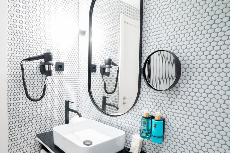 Bathroom 5, SmartRental Collection Gran Vía Capital, Madrid