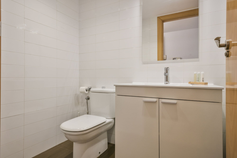 Bathroom 4, Inside Barcelona Apartments Princep, Barcelona