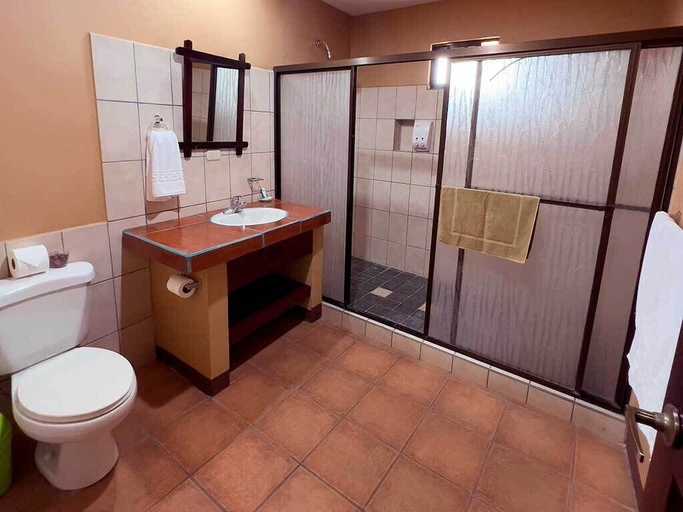 Bathroom 3, Hotel Belén Suites, Belén
