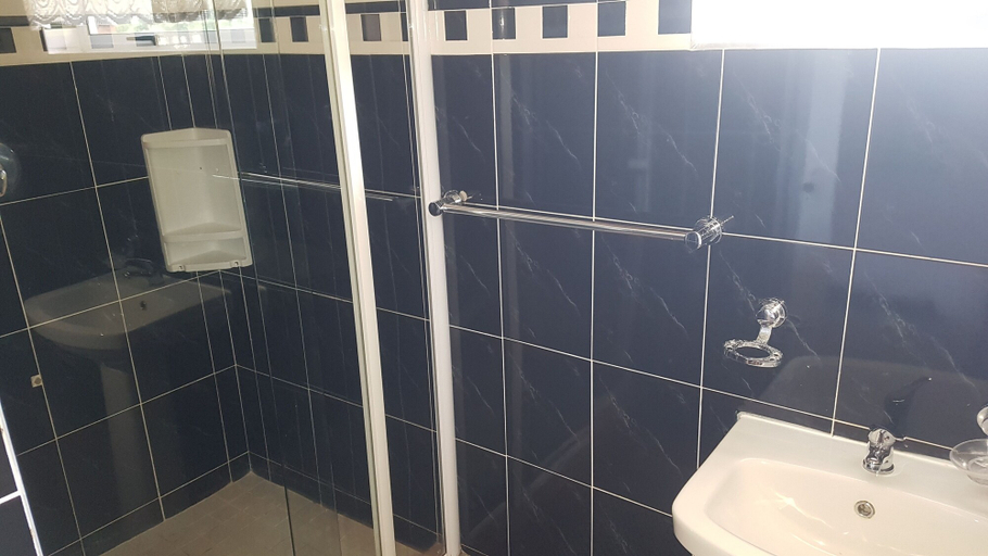 Bathroom 3, Golden Dawn Chalets, eThekwini