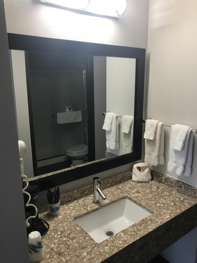 Bathroom 5, Ten Pin Inn & Suites, Grant