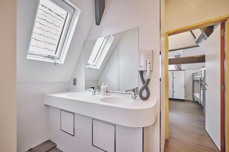 Bathroom 5, The Classic by 2GO4 Grand Place, Bruxelles