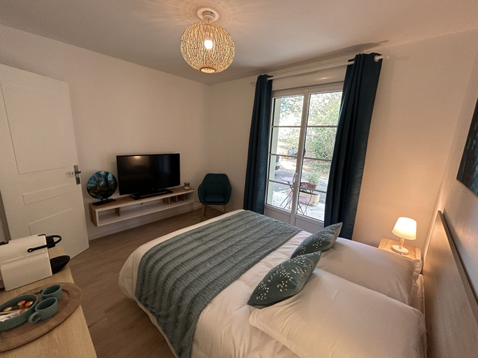 Bedroom 3, Le Clos des Lilas, Charente