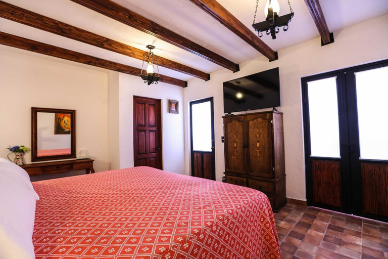 Bedroom 2, El Mesón del Quijote, Allende