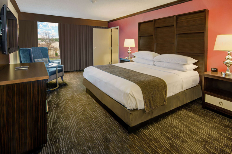Bedroom 4, DoubleTree by Hilton Hotel Decatur Riverfront, Morgan
